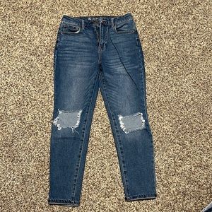 No Boundaries mom jeans